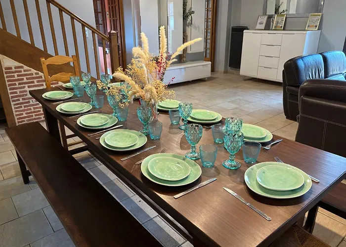 Holiday home Les De Soleilmapou: Spacious Family Retreat With Garden & Games *